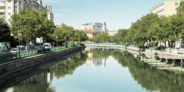 Este apa din București sigură? O analiză clară + de ce un dozator cu sistem de filtrare integrat este cea mai bună soluție